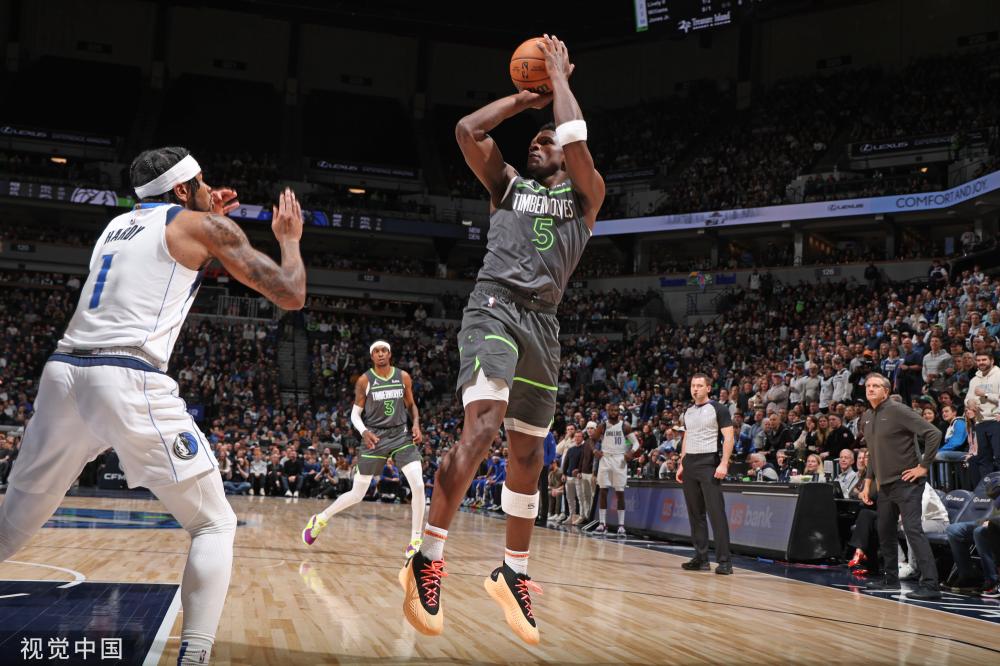 轰20脚射 轰20脚射